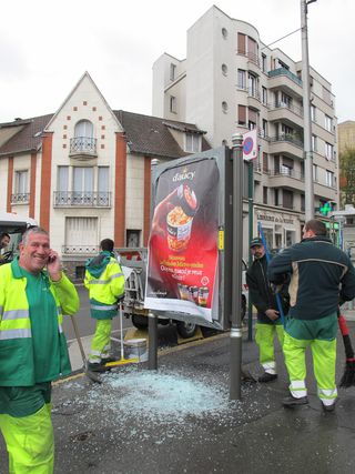 Panneau-publicite-Nettoyage-verre-brise-Grande-rue-Nogent-sur-Marne
